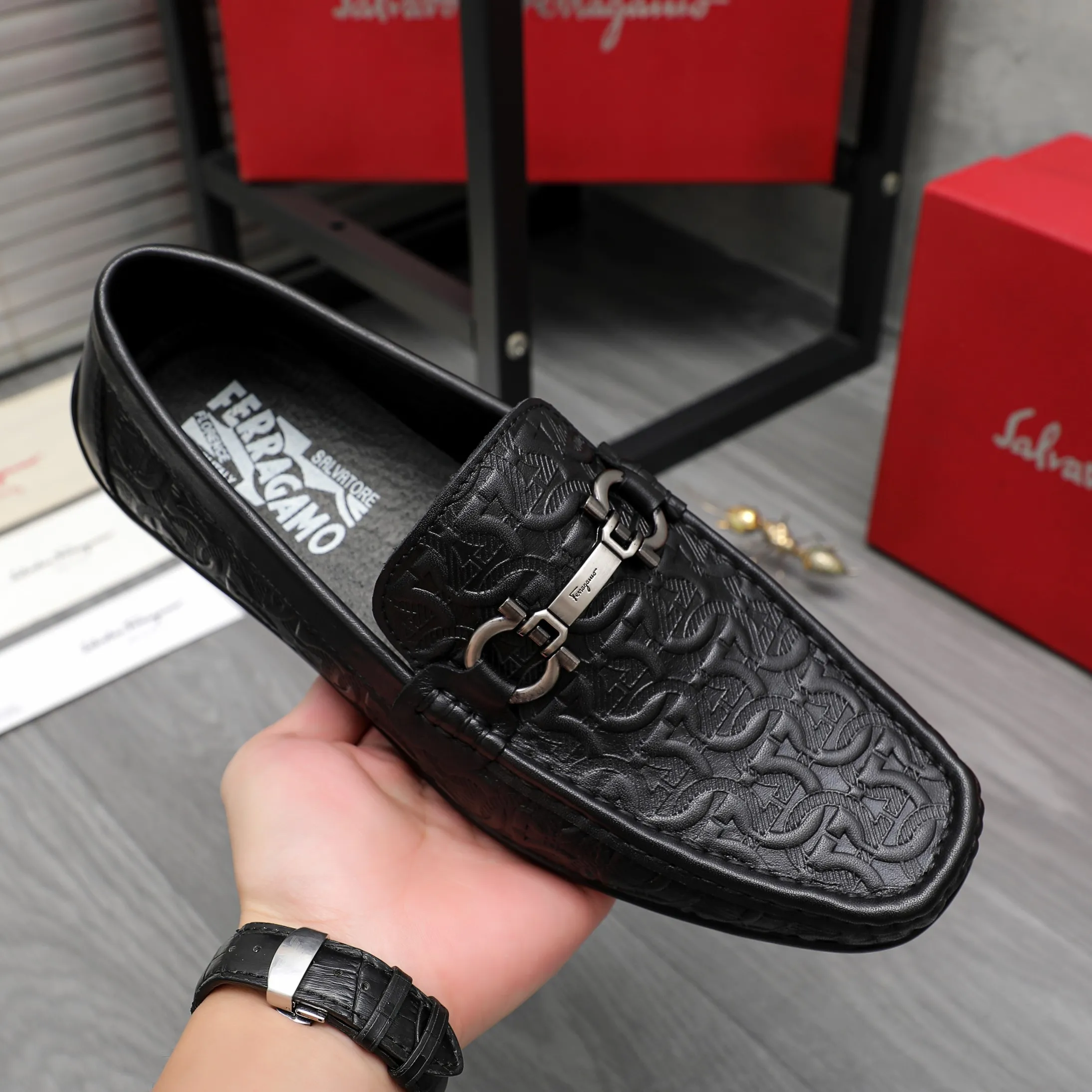 Men's shoes 💰380 Product trademark: Ferragamo "Ferragamo" casual slip-on shoes Regular size: 38-45 (45. Customized, non-returnable) Product materials: Selected embossed cowhide upper, pigskin lining, rubber non-slip outsole